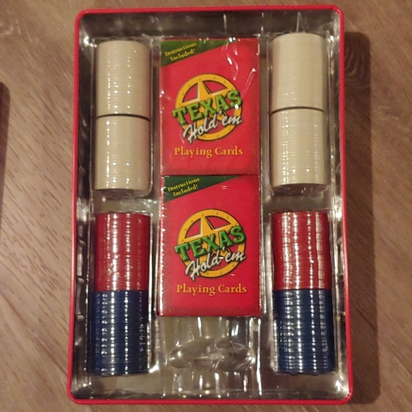 Texas Hold Em Game Set w/Poker Chips & Cards - Picture 4 of 5